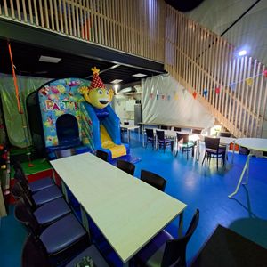 zaalhuur (grote mensen) kinderfeestje PLUS ruimte incl. springkussen en EIGEN ETEN en DRINKEN zaalhuur (grote mensen) kinderfeestje PLUS ruimte incl. springkussen en EIGEN ETEN en DRINKEN